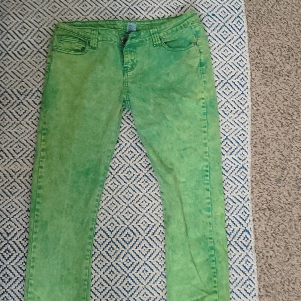Acid washed slime green denim jeans 👖